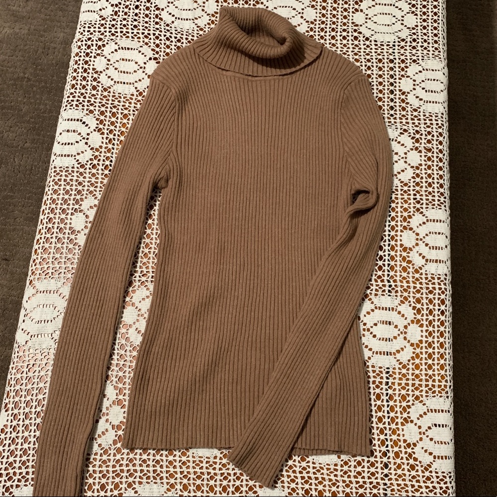 Brown turtleneck worn once size Large forever 21